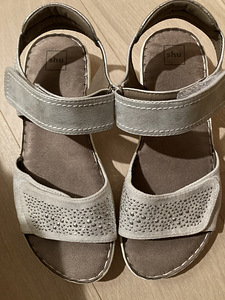 Новые сандалии s.36 (2 фото из 3)