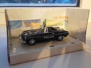 MGB Convertible Polise, originaalkarbis 1/43 (2 foto / 3)