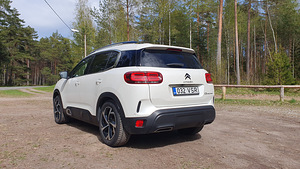 Citroen C5 Aircross BlueHDi 130 AT8 Shine 1.5 96kW (7 foto / 15)