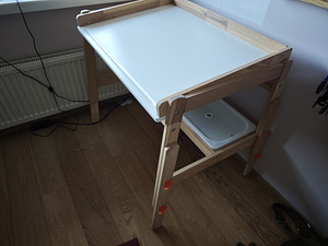Laste kirjutuslaud, reguleeritav (1 foto / 3)