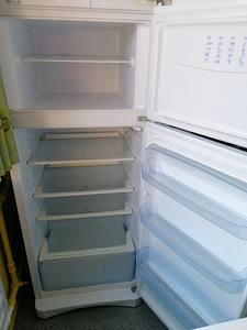 Külmik Indesit, k=149 cm. (2 foto / 2)