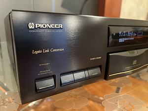 CD-плеер Pioneer PD-S702 (4 фото из 9)