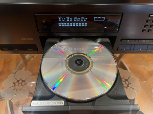 CD-плеер Pioneer PD-S702 (8 фото из 9)