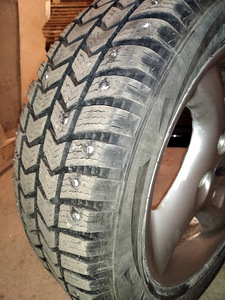 16" Ford orig. valuveljed + naastrehvid (2 foto / 2)