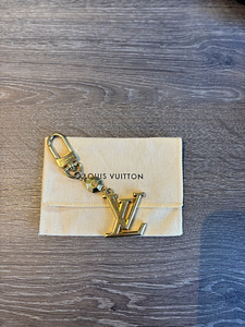 Louis Vuitton võtmehoidja/koti charm (3 foto / 4)
