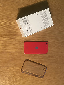 iPhone se 2020a 64gb red (2 foto / 2)