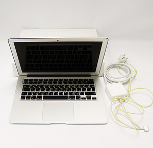 Apple MacBook Air 13-inch 2017 (2 foto / 3)