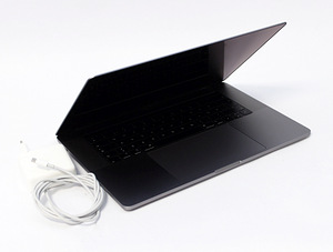 MacBook Pro 15-inch 2018 (3 foto / 3)