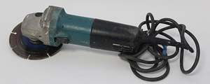 Makita 9555NB (2 foto / 2)