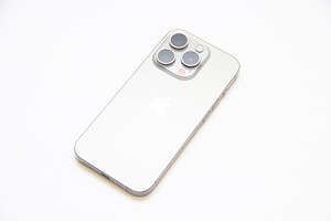 IPhone 15 Pro 128GB (2 foto / 3)