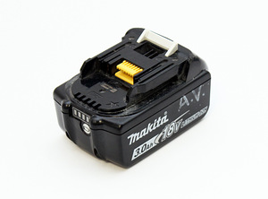 Makita 3.0Ah 18V (2 foto / 2)