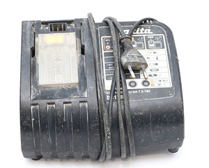 Makita DC18Ra (2 foto / 2)