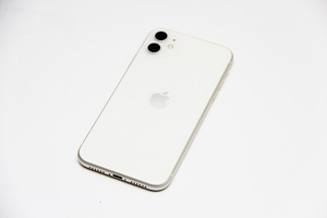 Apple iPhone 11 64GB (3 фото из 3)
