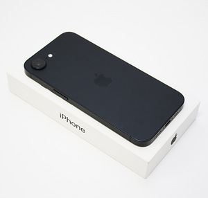 iPhone 16e 128GB (3 foto / 3)