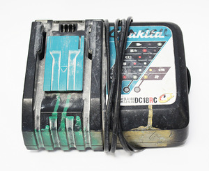 Makita DC18RC (2 foto / 2)