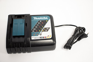 Makita DC18RC (2 foto / 2)