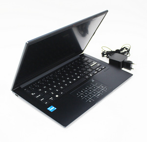Asus VivoBook X1404VA-I38128 (3 foto / 3)