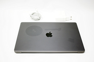 MacBook Pro (16-inch, 2021, M1 Pro, 1TB) (3 foto / 3)