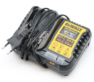 DeWalt DCB1104 (2 фото из 2)