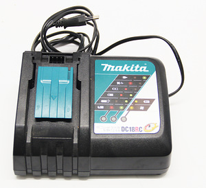 Makita DC18RC (2 foto / 2)