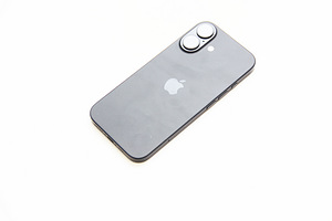 Apple iPhone 16 128GB (2 foto / 3)