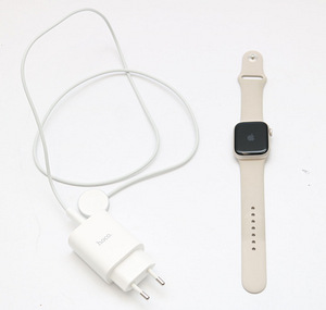Умные часы Apple Watch Series 7 GPS 41mm Always-On Retina (2 фото из 2)