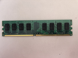 Kingston 2GB DDR2 (2 фото из 2)