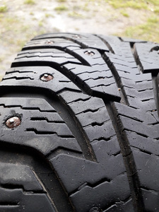 Зимние шины 205/75/R16C Nokian C (7 фото из 8)