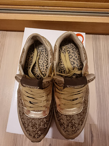 GUESS Vabaajajalatsid, s:36 (6 foto / 8)