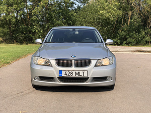 BMW 318i 2.0 105kw 2008 (2 foto / 13)