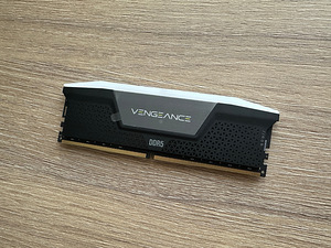 DDR5 48GB CORSAIR VENGEANCE RGB (2 foto / 3)