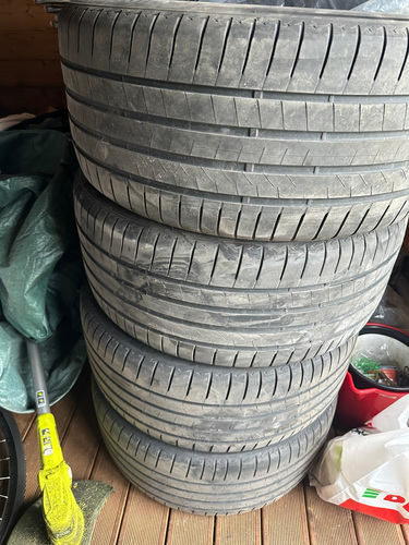 285/40/21 Bridgestone Alenza suverehvid