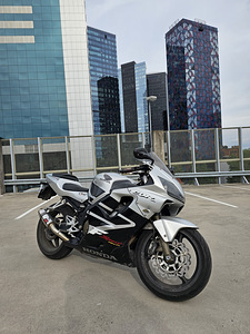 Honda cbr 600f 4i (1 foto / 8)