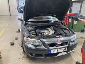 Volvo V70R 2.5T 220kw (7 foto / 10)