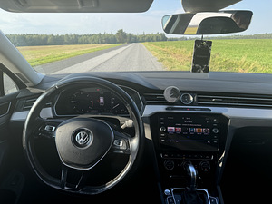 Volkswagen Passat 2.0 R4 140kW R-line 4Motion (6 foto / 15)