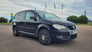 VOLKSWAGEN TOURAN 1.9 TDI (2 foto / 10)
