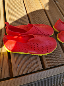 Speedo jalatsid, suurus 35,5 ja 31 (2 foto / 4)
