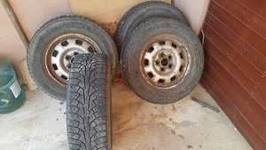 Шины с дисками 195/70 r15c vw с колпаками (1 фото из 4)