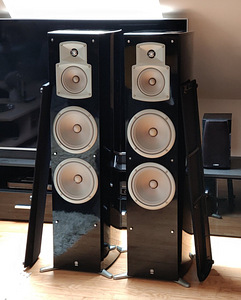Massiivsed Yamaha NS-777 kõlarid  			