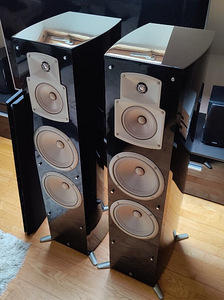 Massiivsed Yamaha NS-777 kõlarid (2 foto / 3)
