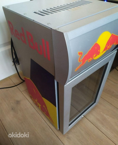 Эксклюзивный холодильник Red Bull (фото #2)