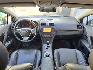 Toyota Avensis Premium (7 foto / 15)