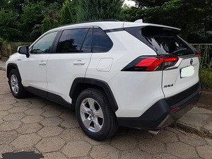 Toyota Rav4 Hybrid (2 foto / 8)