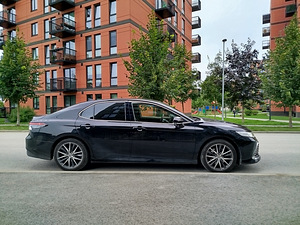 Toyota Camry 2022 Hybrid (7 foto / 15)