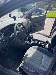 Ford Focus 1.6 74kw TÜV 12/2023 (6 foto / 8)