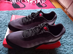 Кроссовки Nike Air Max Invigor (2 фото из 4)