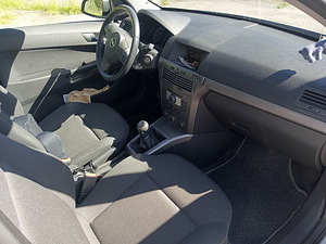 Opel Astra H (5 фото из 9)