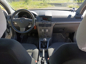 Opel Astra H (9 фото из 9)