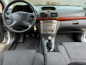 Toyota avensis (6 foto / 11)