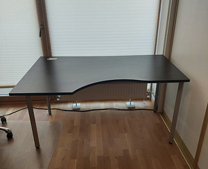 Uuevaaärne kirjutuslaud/arvutilaud.Ostuhinnast 90€ soodsam (6 foto / 7)